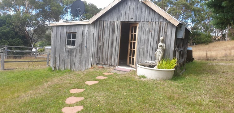 Rainbow Valley Retreat Glamping Pickers Hut